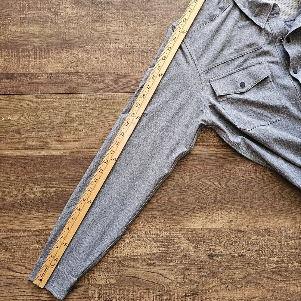 Like New! Eddie Bauer Front Range Button Up Chamb… - image 6